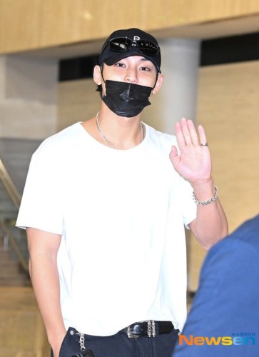 【PHOTO】SEVENTEEN ミンギュ、海外スケジュールのため出国