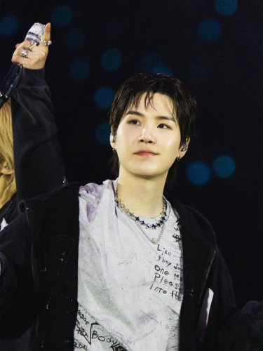 BTSのSUGA、ツアー中の&ldquo;マラソン完走&rdquo;動画にメンバーも爆笑！「編集が面白すぎる」と話題に