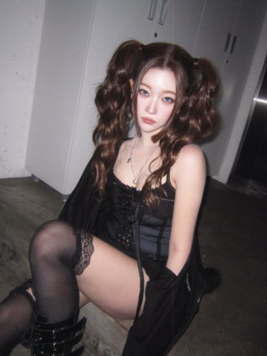 Billlie つき、セクシーな衣装の近況ショット公開！人形のようなビジュアル