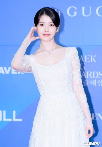 【PHOTO】IU＆Girl's Day ヘリら「第61回百想芸術大賞」レッドカーペットに登場