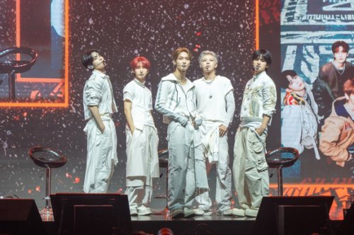 NOWZ、韓国ファンショーケースで目を潤ませ感謝&hellip;i-dle ウギと共に新曲披露も