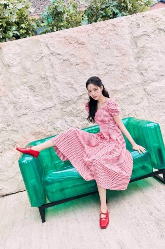 元Apink ソン・ナウン、カジュアルからラブリーまで&hellip;真似したくなる夏のファッショングラビアが話題