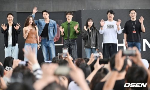 【PHOTO】チョンウ＆f(x) クリスタル＆シン・スンホら、映画「チャング」オープントークに出席