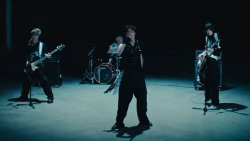 FNCの新人バンドAxMxP、タイトル曲「I Did It」MV公開&hellip;パワー溢れる歌声&amp;演奏で堂々デビュー