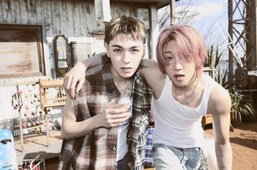 SEVENTEEN ディエイト＆バーノンのユニットV8、1stミニアルバムのコンセプトフィルム＆フォト第1弾を公開