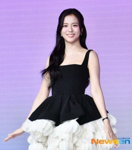 BLACKPINK ジス着用衣装をめぐる投稿が議論に&hellip;海外デザイナー、SNSで釈明「事態収束へ」