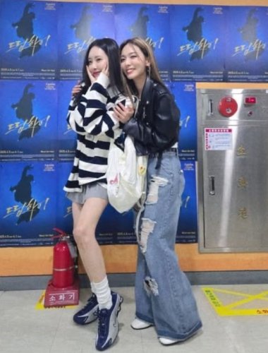 元Wonder Girls ソンミ、ソネのミュージカル公演を観覧&hellip;変わらぬ友情をアピール
