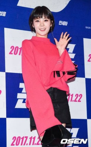 元AFTERSCHOOL リジ、生配信で深刻なうつ状態を吐露&hellip;涙の訴えに心配の声「生きるのがつらい」