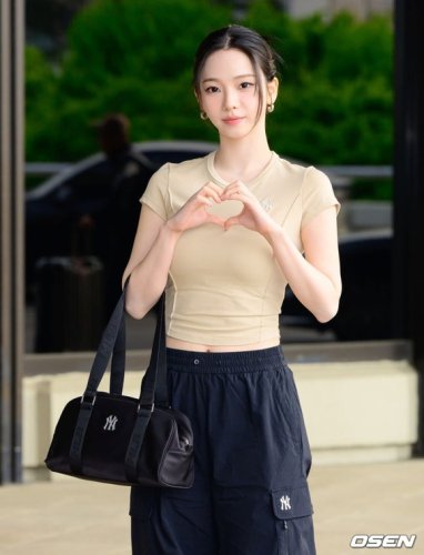 【PHOTO】aespaのKARINA、海外スケジュールのため出国