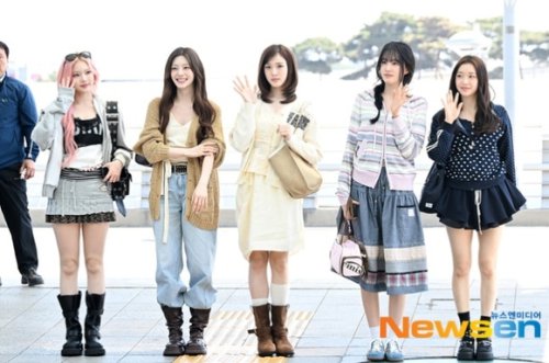 【PHOTO】STAYC、海外スケジュールのため出国