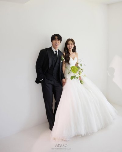 コヨーテ シンジ、5月に結婚控え&hellip;恋人ムンウォンと撮ったウエディング写真を公開