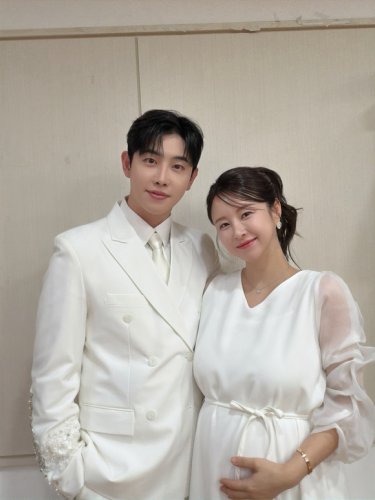ToppDogg出身パク・ヒョンホ＆ウン・ガウン夫婦、第1子が本日誕生！事務所が報告「母子ともに健康」