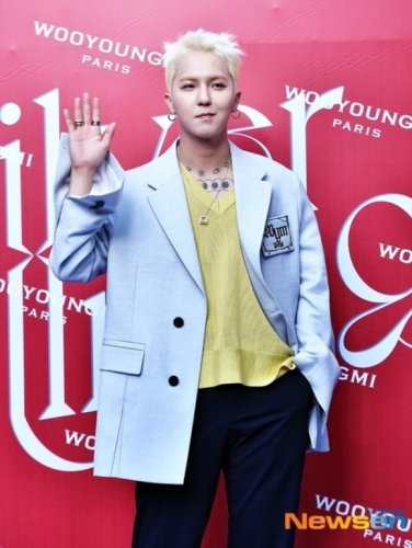 &ldquo;兵役法違反の疑い&rdquo;WINNER ソン・ミノ、初公判を控え&hellip;親友の映画VIP試写会に参加？目撃談が物議