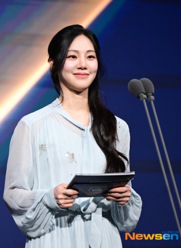 【PHOTO】ハン・ジウン＆MAMAMOO ソラら「2025 新韓銀行SOL KBOゴールデングローブ授賞式」に出席