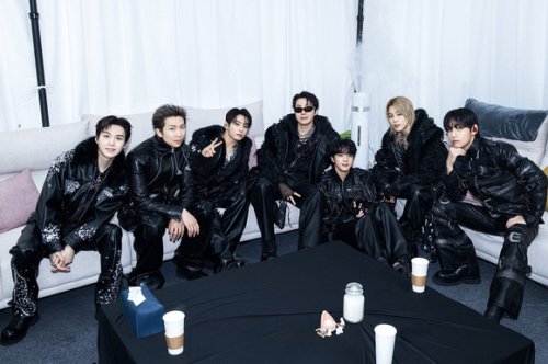 BTSの韓国公演にスター大集結！パク・ソジュン、HYBE後輩からバン・シヒョク議長まで&hellip;記念ショットも
