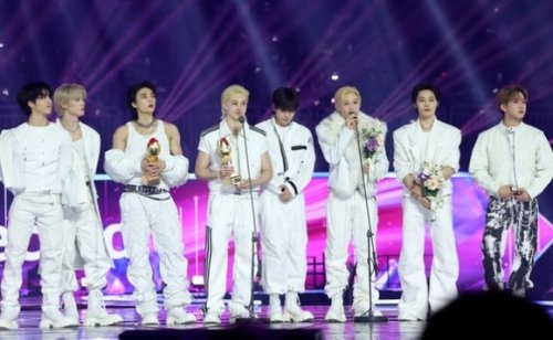 Stray Kids、IVE「2025 KGMA」で抜群の人気を証明！受賞の喜び明かす&ldquo;ファンのおかげ&rdquo;（総合）