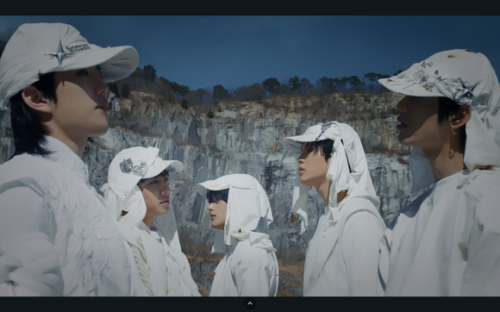 EVNNE、タイトル曲「Backtalk」MVを公開！5人体制での初カムバックに注目