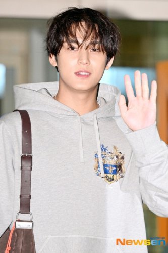 【PHOTO】SEVENTEEN ミンギュ、海外スケジュールのため出国（動画あり）