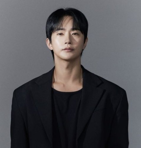 俳優チョン・ホジュン、演劇を自ら降板&hellip;元恋人の主張に再び反論「女を殴る男ではない」