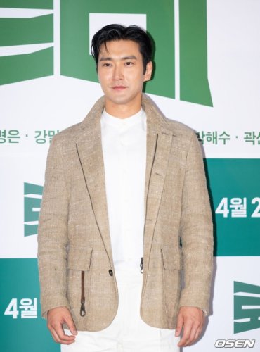 SUPER JUNIOR シウォン、尹前大統領の判決日に意味深な投稿&hellip;SMが悪質ネットユーザーに対して警告
