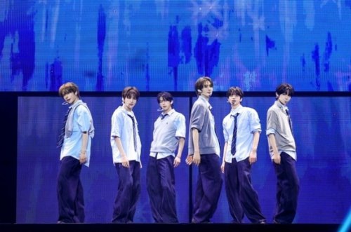 TWS、初の韓国単独コンサートで感激の涙&hellip;SEVENTEEN スングァン＆ジョンハン、ZB1メンバーも応援に