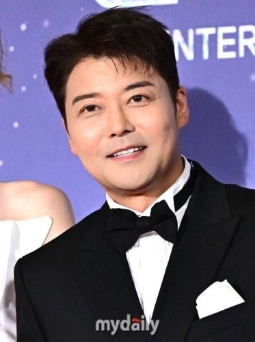 チョン・ヒョンムを攻撃？&ldquo;注射おばさん&rdquo;が意味深投稿「事実でないことまで耐える理由はない」