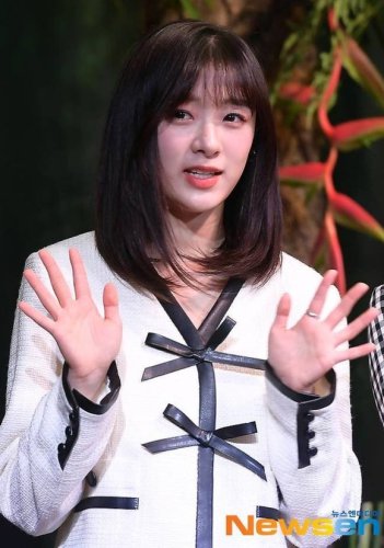 元April ジンソル、新たな所属事務所と専属契約を締結「積極的な支援を惜しまない」