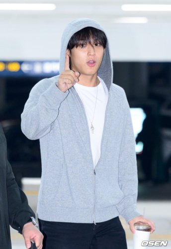 【PHOTO】SEVENTEEN ミンギュ、海外スケジュールのため出国