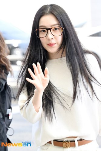 【PHOTO】Red Velvet アイリーン、海外スケジュールのため出国