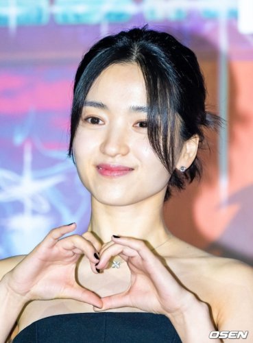 キム・テリ、初のレギュラーバラエティ「放課後テリ先生」に出演！チェ・ヒョヌク＆KangNamとのケミにも注目