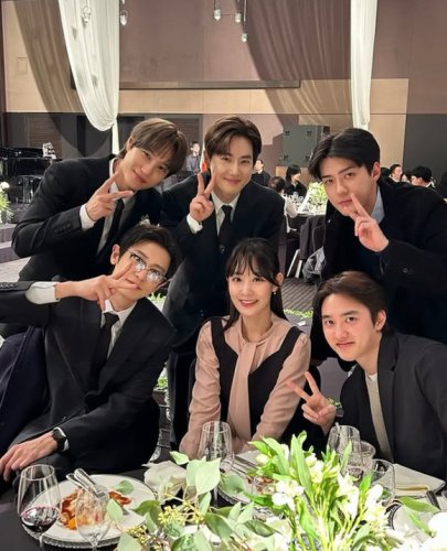 EXO、スホの実兄の結婚式に豪華集結！記念ショットが話題&hellip;チャンヨルの姉パク・ユラも参加