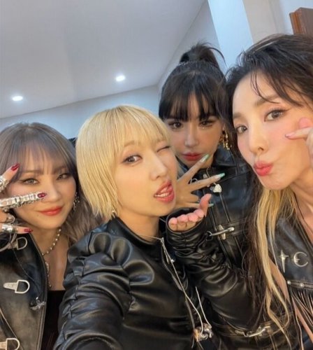 2NE1、デビュー17周年を迎えて集合写真を公開&hellip;BOMの姿に注目集まる