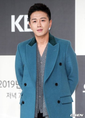 &ldquo;バラエティ番組卒業&rdquo;チン・テヒョン、意味深なSNS投稿に関心集まる