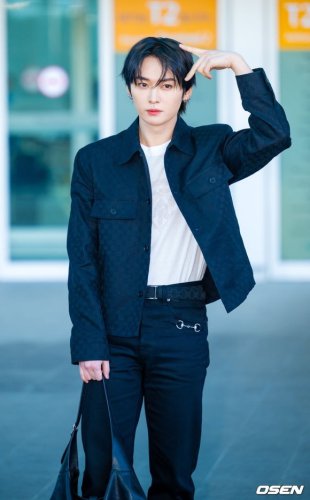 【PHOTO】Stray Kids リノ、ファッションウィークに出席するためイタリアへ出国