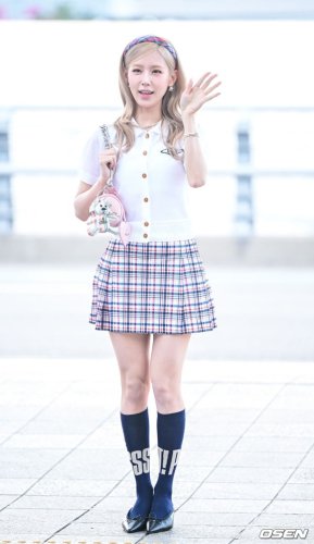 【PHOTO】i-dle ミヨン、海外スケジュールのため出国&hellip;可愛らしいファッション