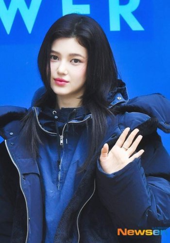 NewJeans ダニエル、第1回口頭弁論でADORの弁護士交代を強く批判「強力な制裁が必要」
