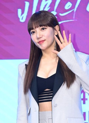 女優イ・チェヨン、突然の結婚説を否定「相手の連絡先も知らない」