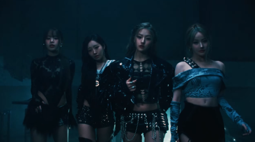KISS OF LIFE、タイトル曲「Who is she」MV公開&hellip;中毒性のある歌声に注目