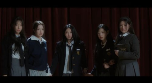 FIFTY FIFTY、先行公開曲「STARSTRUCK」MV公開&hellip;学校を背景に演技を披露