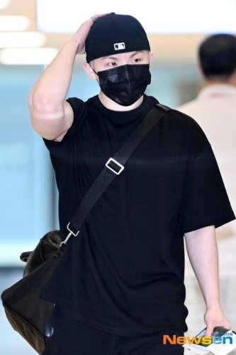 【PHOTO】SEVENTEEN ウジ、スケジュールのため日本へ&hellip;クールな夏ファッション（動画あり）