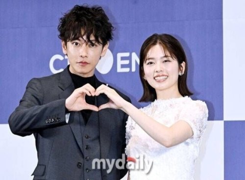 小芝風花＆佐藤健、韓国版「私の夫と結婚して」の視聴はNG！？秘話明かす&ldquo;監督に観ないでと言われた&rdquo;