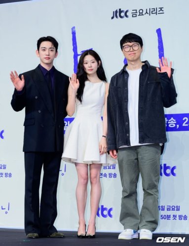 【PHOTO】GOT7 ジニョン＆IZ*ONE出身キム・ミンジュら、新ドラマ「愛の光」制作発表会に出席