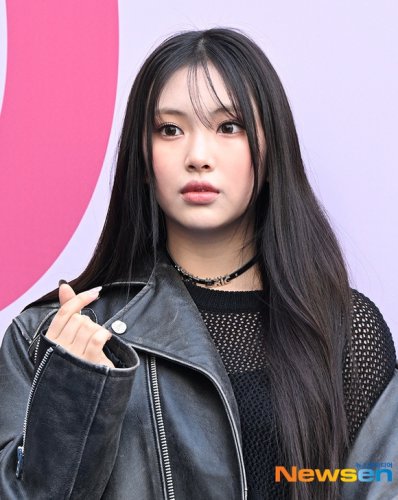 NewJeans ヘイン、自身の誕生日カフェを訪問！ファンからの愛に涙する場面も