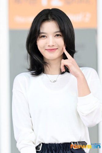 【PHOTO】キム・ユジョン、ファッションショーのためフランスへ出国（動画あり）