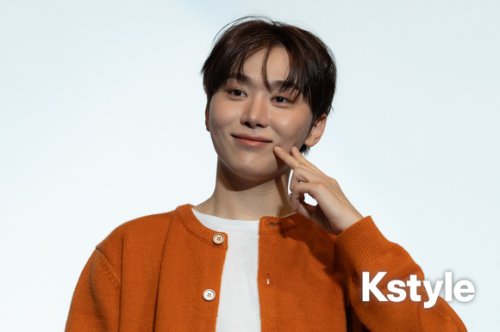 【REPORT】SEVENTEEN スングァン、みかん色のカーディガンでお茶目に登場！会場のファンと交わした約束は？「もし街で会ったら&hellip;」