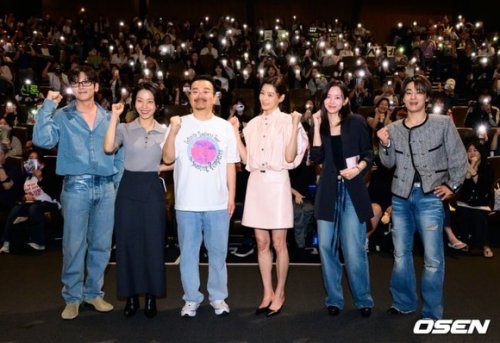 【PHOTO】チョン・ジヒョン＆ク・ギョファン＆チ・チャンウクら、映画「群体」舞台挨拶に出席