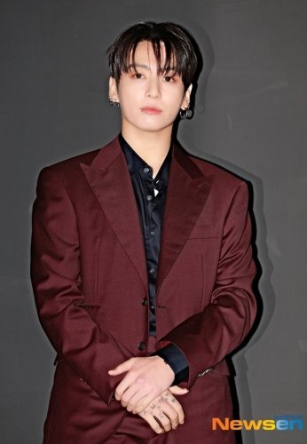 BTS ジョングク、過去の喫煙告白・事務所への不満も&hellip;&ldquo;飲酒配信&rdquo;での発言にさまざまな声
