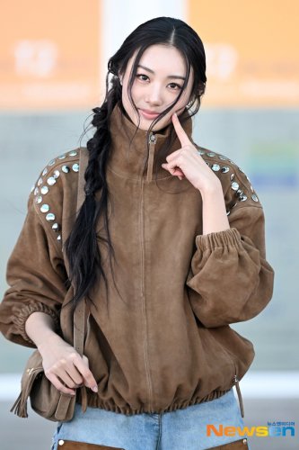【PHOTO】MEOVV ガウォン、ファッションウィークに出席するためフランスへ出国（動画あり）
