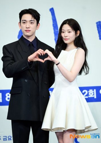 GOT7 ジニョン＆IZ*ONE出身キム・ミンジュ、本格的な恋愛ドラマに挑戦&hellip;10時間にわたる読み合わせも！？
