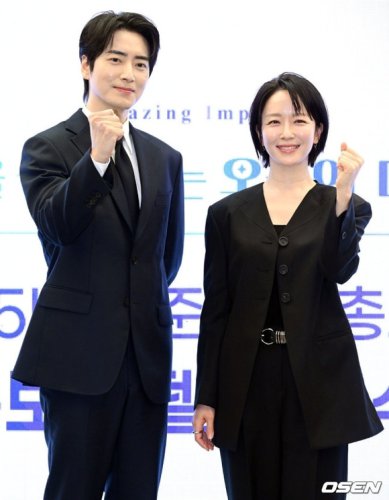 【PHOTO】イ・ジュニョク＆パク・ソニョン、経済総調査の広報大使委嘱式に出席